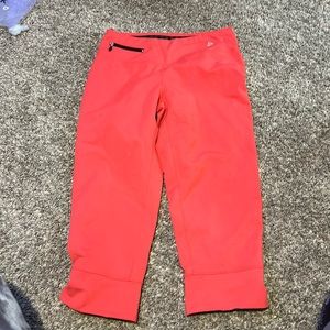 red capris leggings
